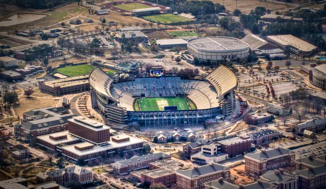 LSU vs Auburn Odds, Analysis, & Picks